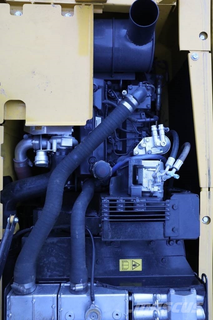 Komatsu PC 130-7 حفارات زحافة