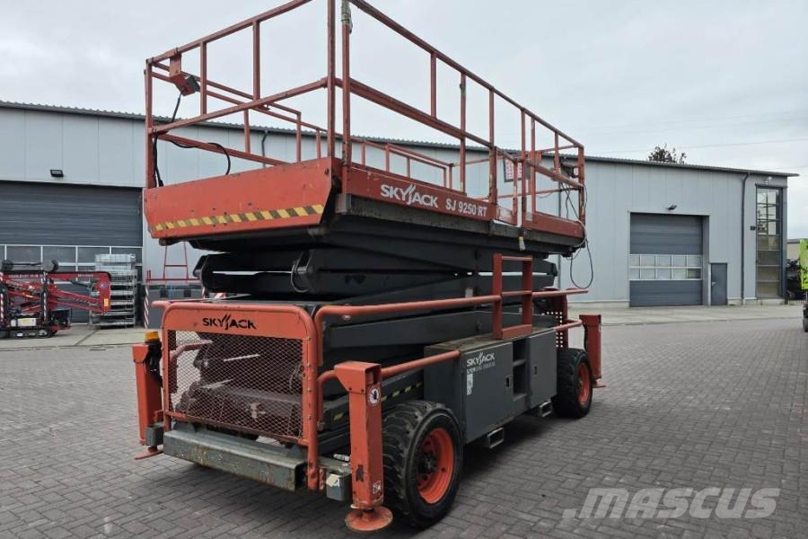 SkyJack SJ9250RT Diesel, 4x4 Drive, 17.2m Working Height, Plataformas tijera