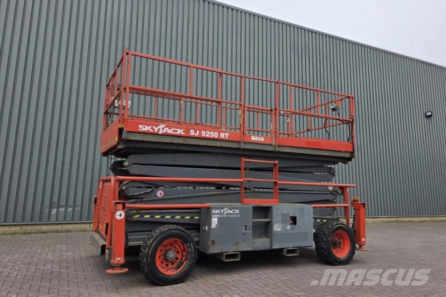 SkyJack SJ9250RT Diesel, 4x4 Drive, 17.2m Working Height, Plataformas tijera