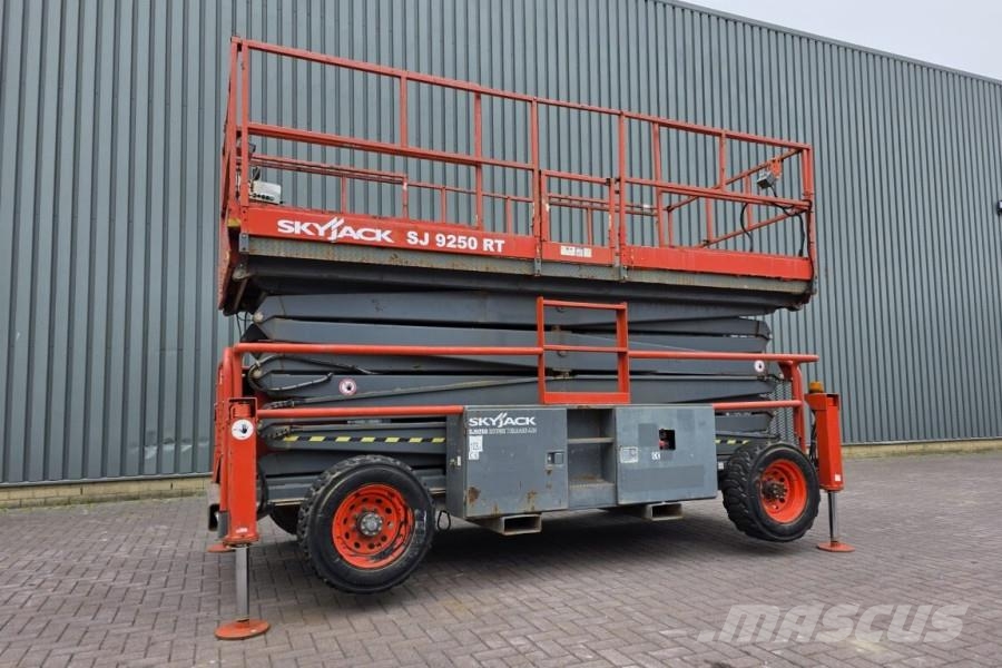SkyJack SJ9250RT Diesel, 4x4 Drive, 17.2m Working Height, Plataformas tijera