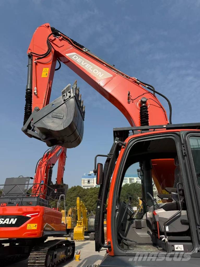 doonsan 225LC-9c Kāpurķēžu ekskavatori