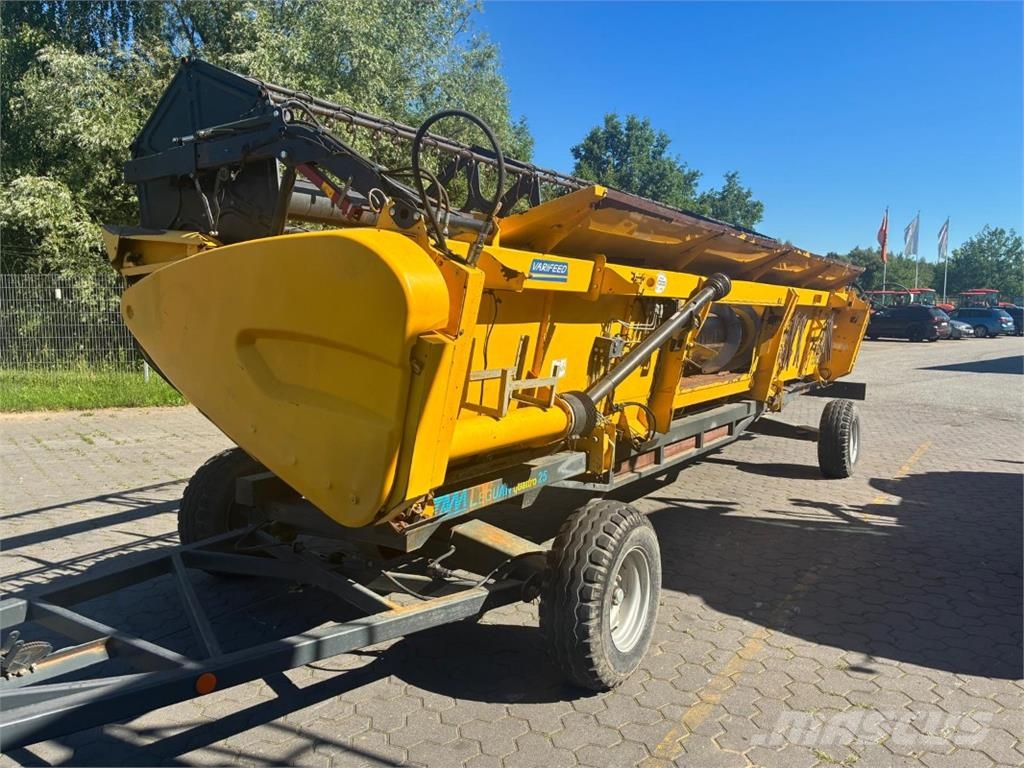 New Holland CR 8080 حصادات