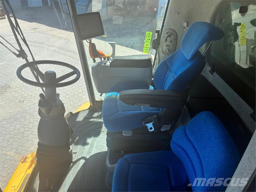 New Holland CR 8080 حصادات
