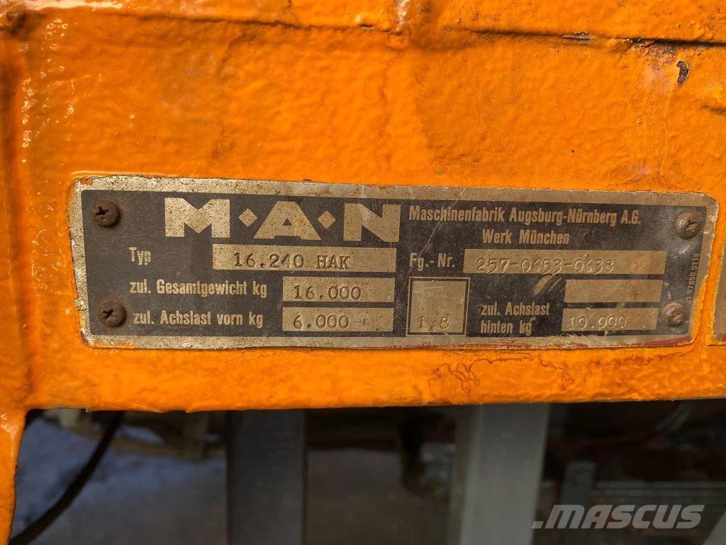 MAN 16.240 (19.240) Torpedo Chassis 4x4 Very Clean tru Autocabinati