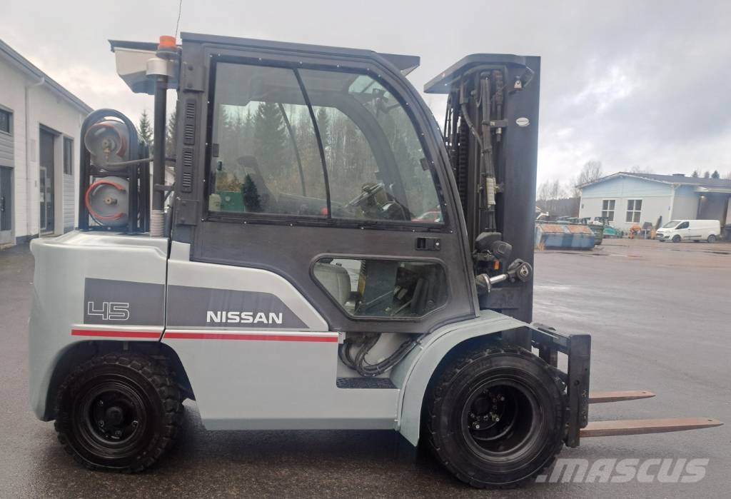 Nissan J1F4 A 45 LY LPG forklifts