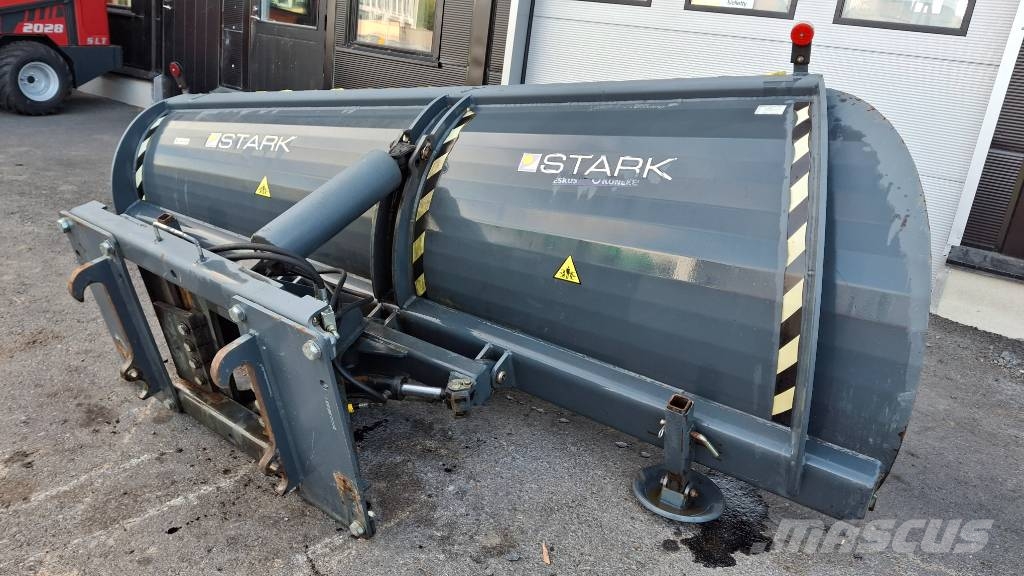 Stark 3200 alueaura heittävä malli hyvässä kunnossa スノーブレードとプラウ