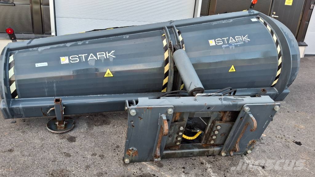 Stark 3200 alueaura heittävä malli hyvässä kunnossa スノーブレードとプラウ