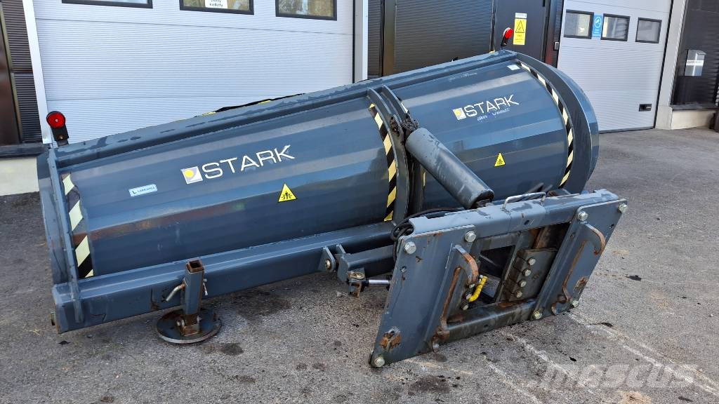 Stark 3200 alueaura hyvässä kunnossa Snow blades and plows