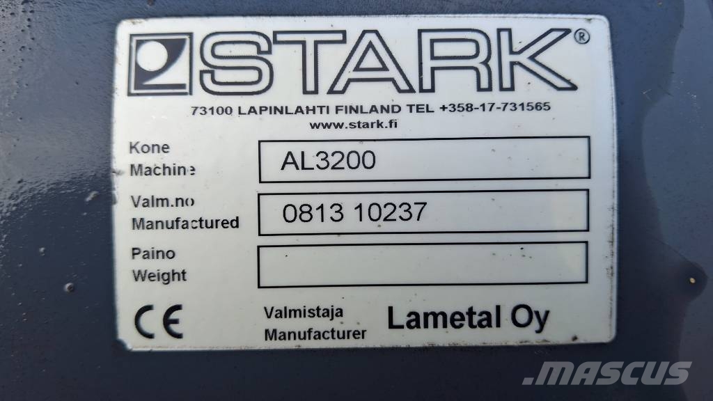 Stark 3200 alueaura hyvässä kunnossa Snow blades and plows