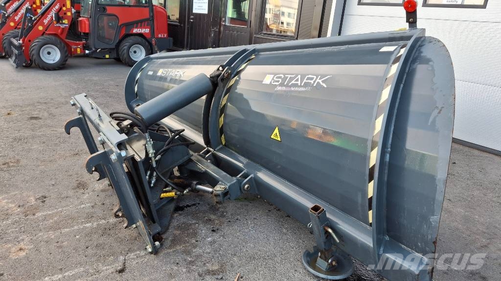 Stark 3200 alueaura hyvässä kunnossa Snow blades and plows
