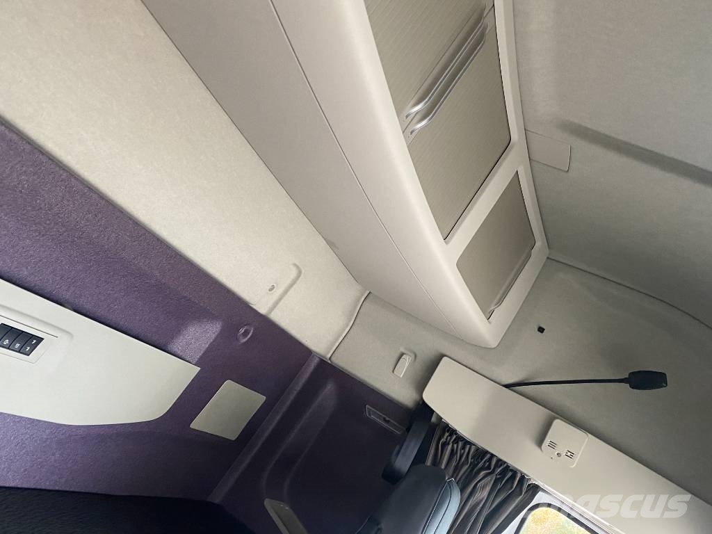 Volvo FM330 - Leie? Samochody ciężarowe ze skrzynią zamkniętą