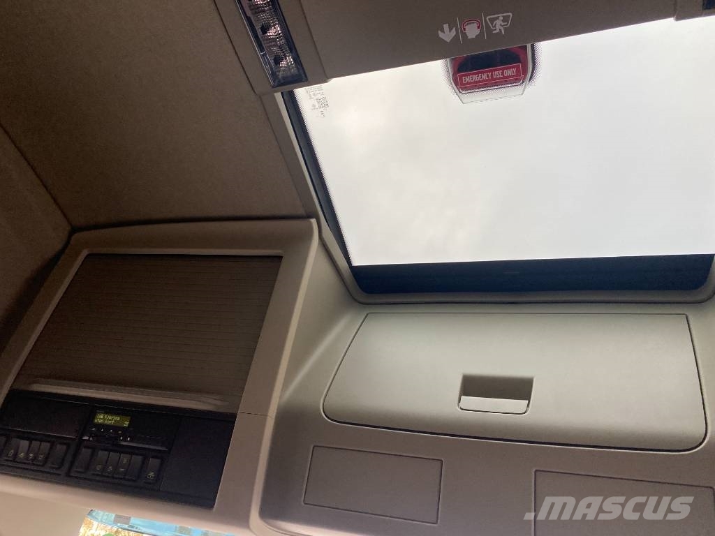 Volvo FM330 - Leie? Samochody ciężarowe ze skrzynią zamkniętą
