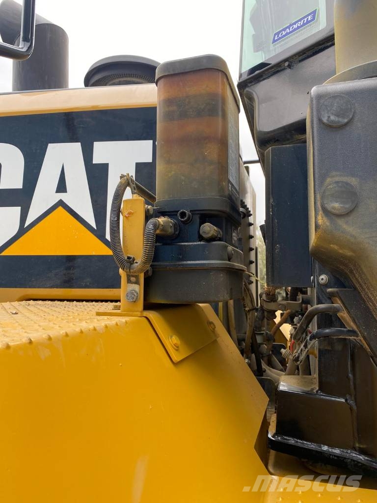 CAT 966M Gumikerekes homlokrakodók
