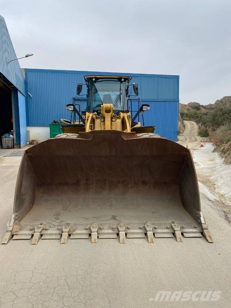 CAT 966M Gumikerekes homlokrakodók