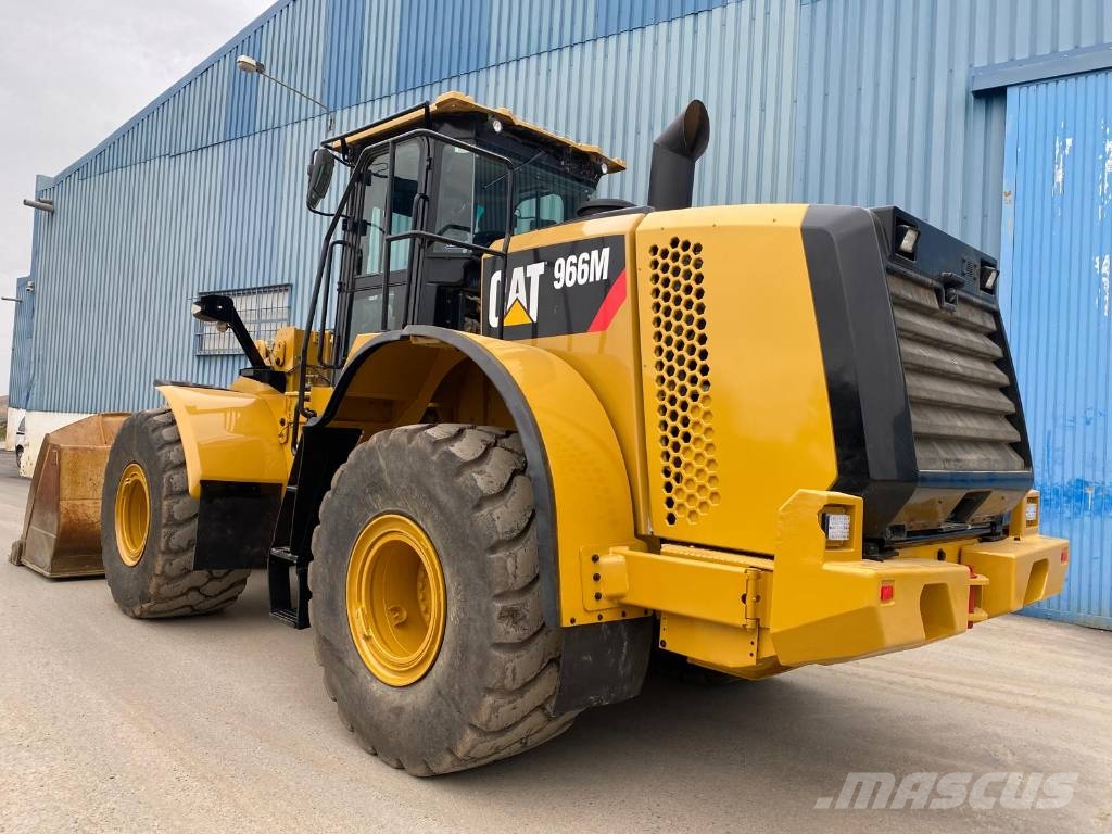 CAT 966M Gumikerekes homlokrakodók