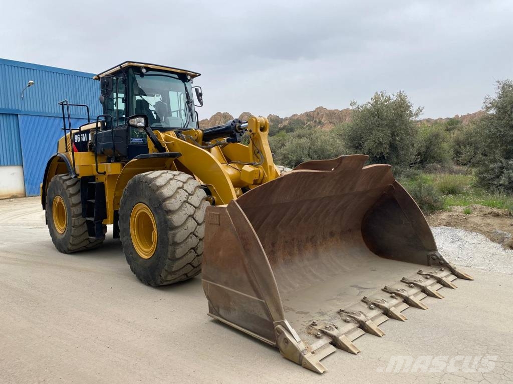CAT 966M Gumikerekes homlokrakodók