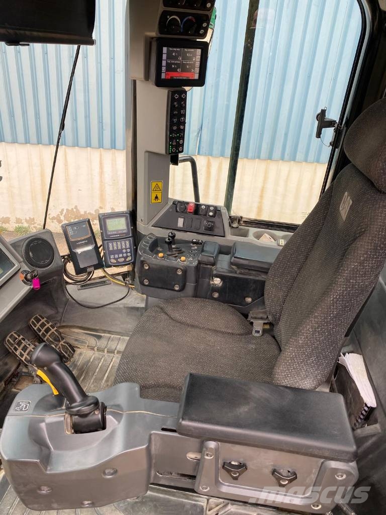 CAT 966M Gumikerekes homlokrakodók