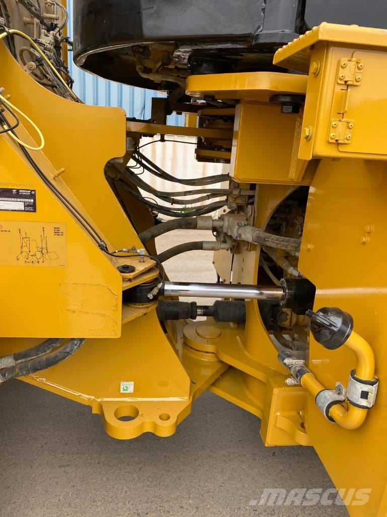 CAT 966M Gumikerekes homlokrakodók