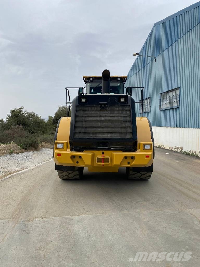 CAT 966M Gumikerekes homlokrakodók