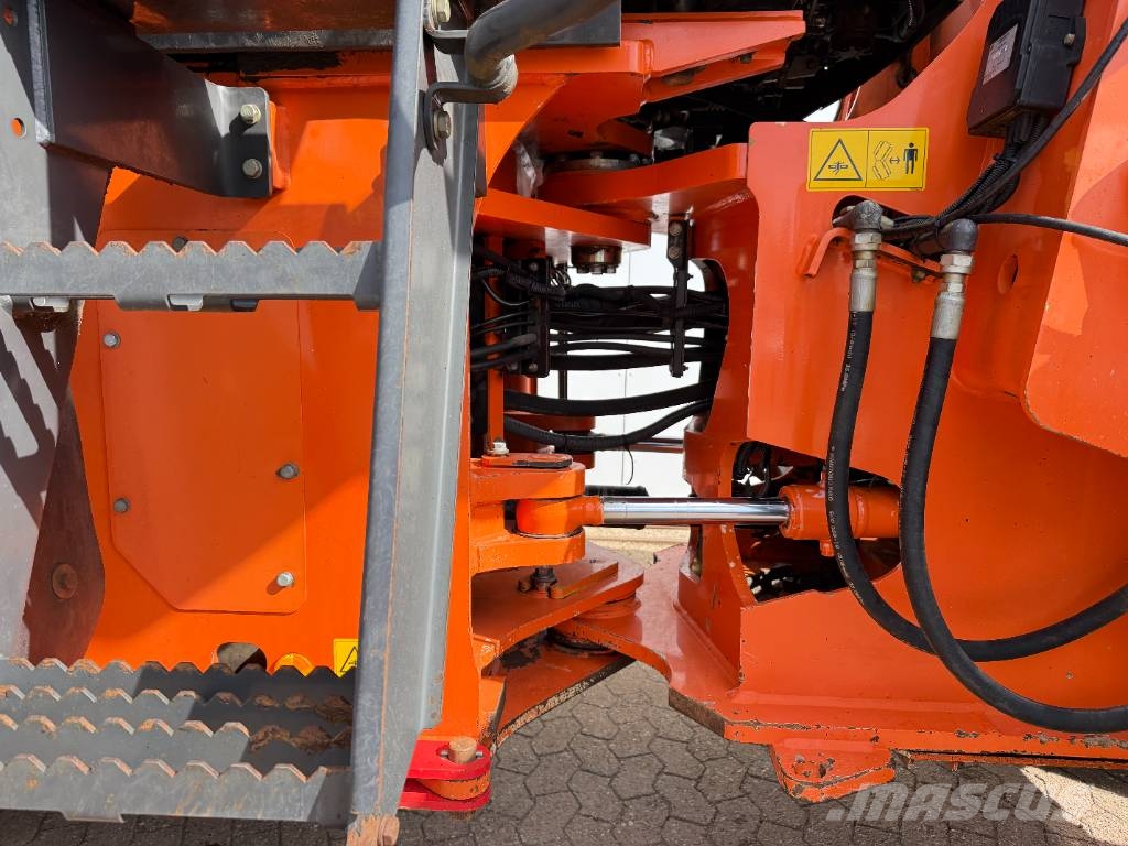 Hitachi ZW250-6 - Automatic Greasing / Weight System Kolesni nakladalci