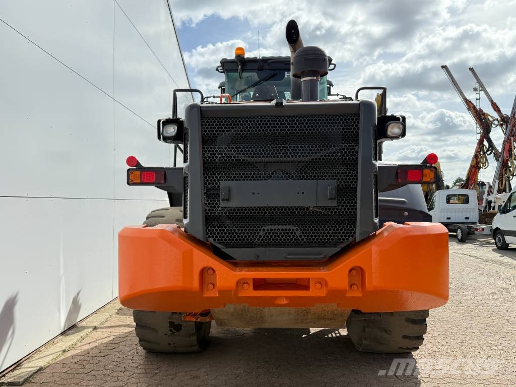 Hitachi ZW250-6 - Automatic Greasing / Weight System Kolesni nakladalci