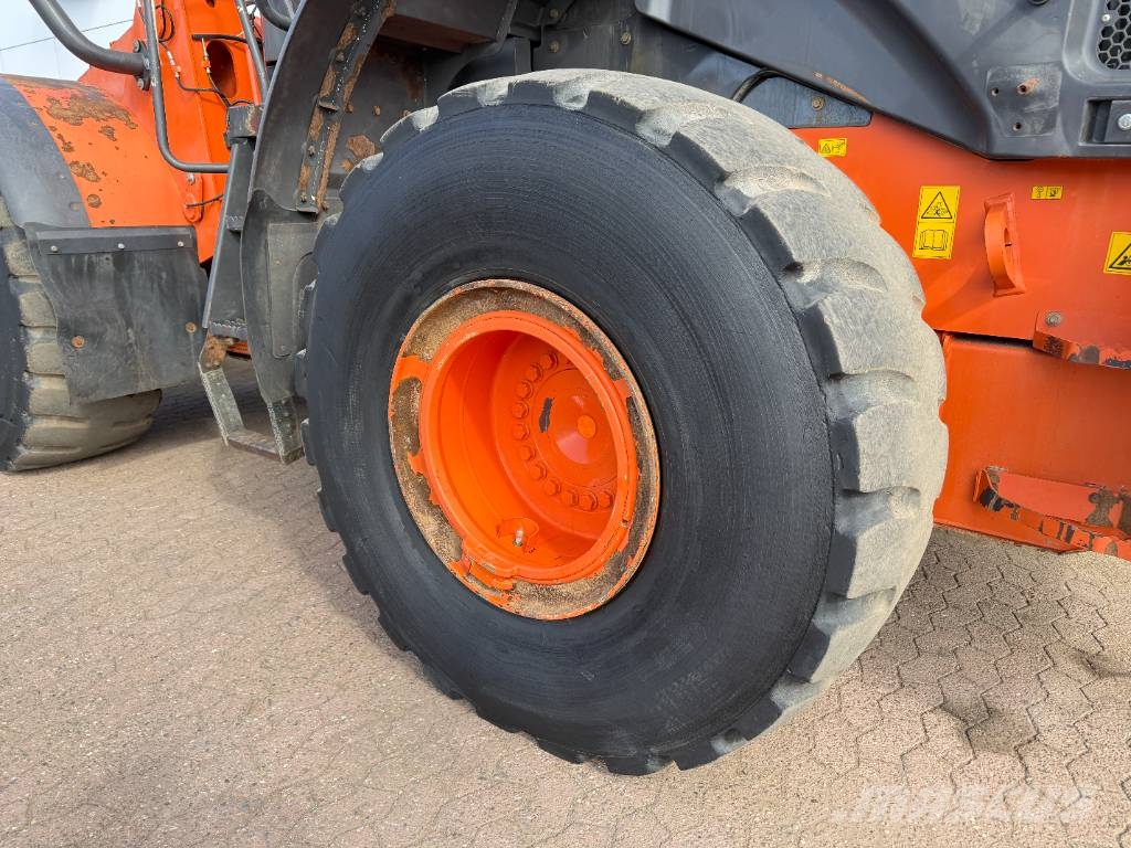 Hitachi ZW250-6 - Automatic Greasing / Weight System Kolesni nakladalci
