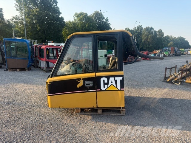 CAT 740 USED CAB كابينة والداخلية