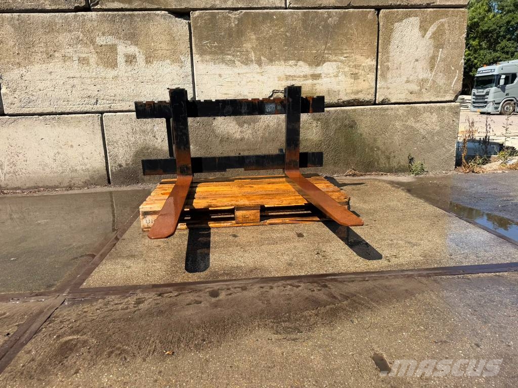 CAT 908 palletvorken / palletforks / Palletgabeln Vilice