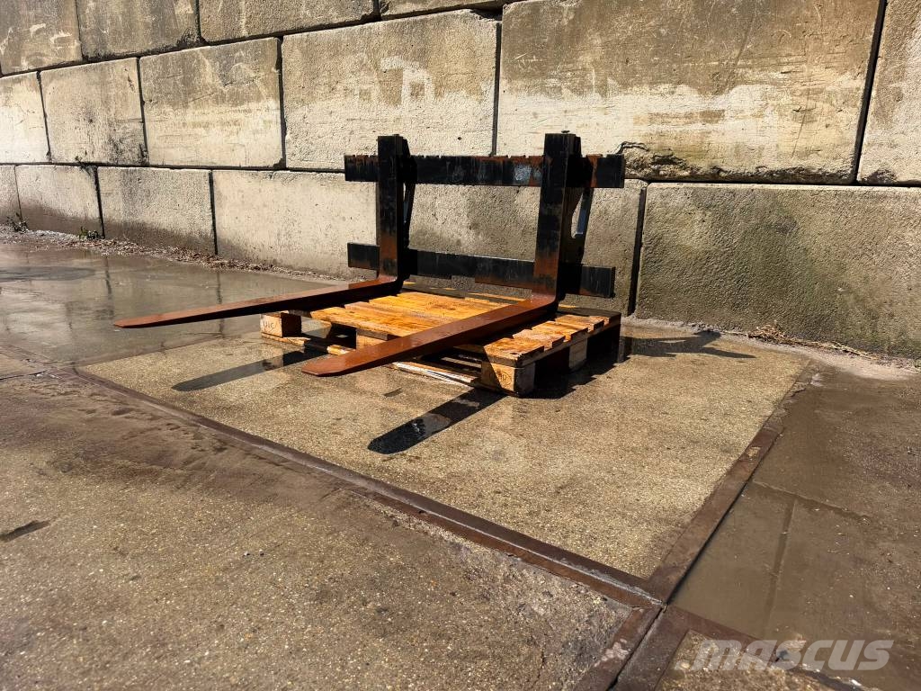 CAT 908 palletvorken / palletforks / Palletgabeln Vilice