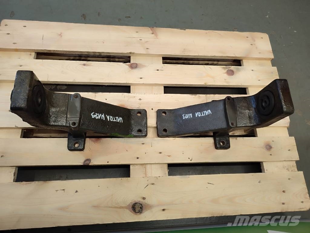 Valtra Cab mounting clamp TB0690E Valtra N123 Kabina i wnętrze
