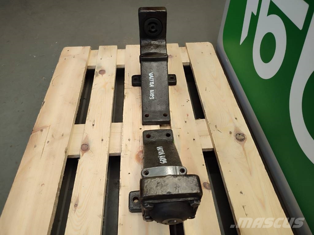 Valtra Cab mounting clamp TB0690E Valtra N123 Kabina i wnętrze