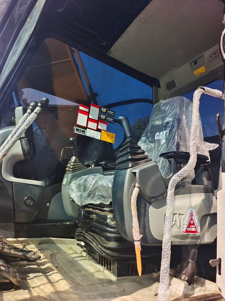 CAT 320D2L 3000 units excavators in stock Kāpurķēžu ekskavatori