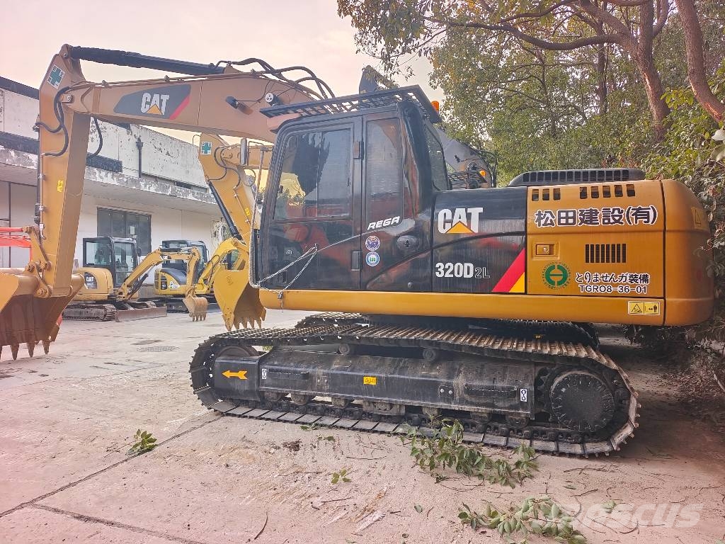 CAT 320D2L 3000 units excavators in stock Kāpurķēžu ekskavatori