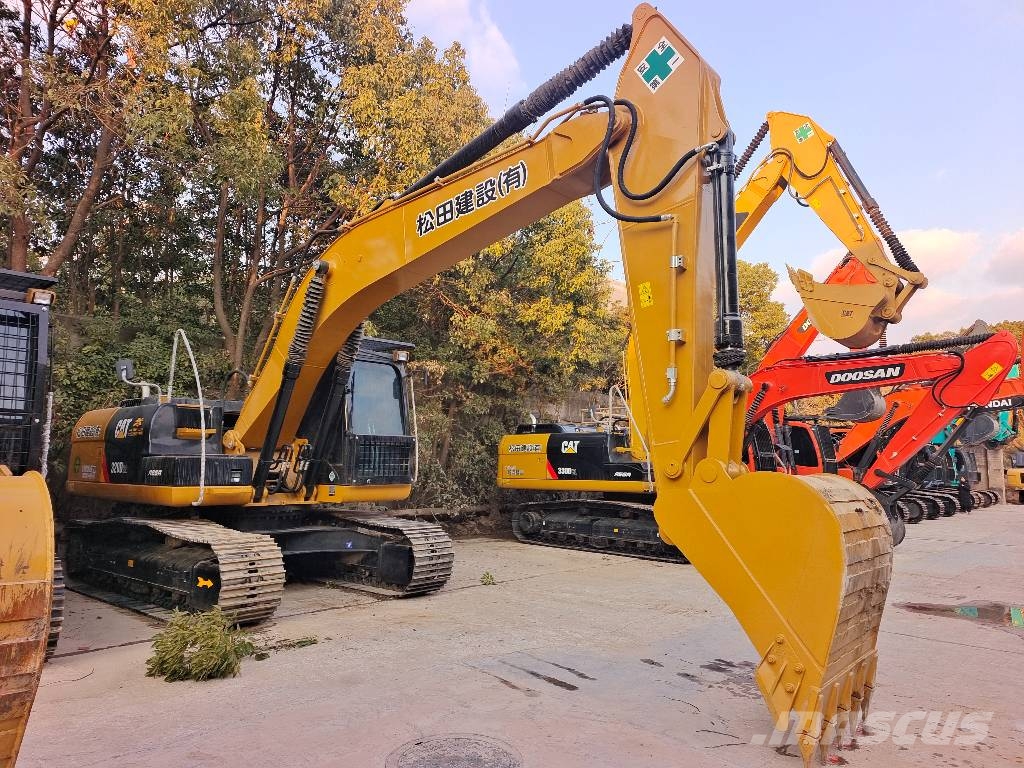 CAT 320D2L 3000 units excavators in stock Kāpurķēžu ekskavatori