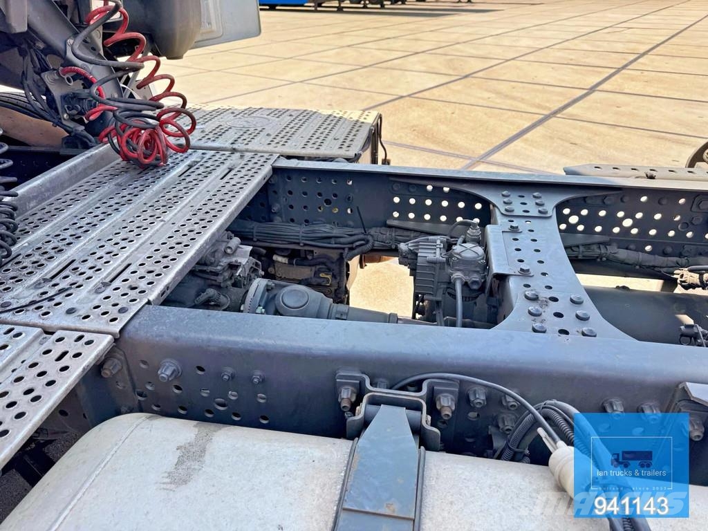Mercedes-Benz Actros 1845 STREAMSPACE 230 | SPOILERS | EURO 6 | 中古トラクターヘッド | トレーラーヘッド