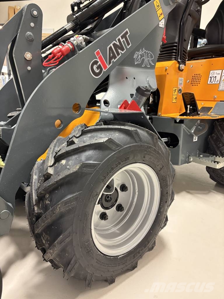 GiANT 1200 Višenamenski utovarivači
