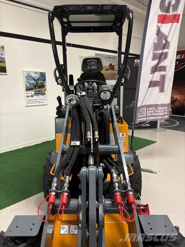 GiANT 1200 Višenamenski utovarivači