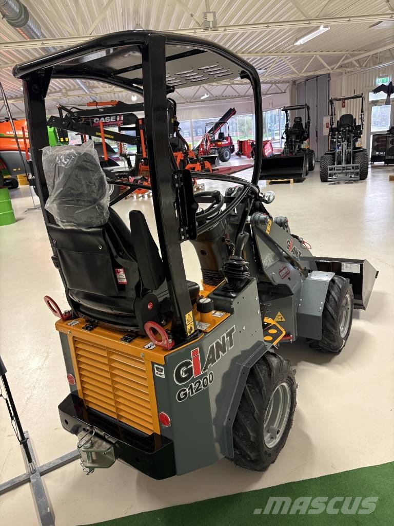 GiANT 1200 Višenamenski utovarivači