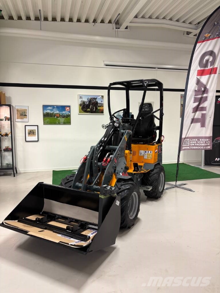 GiANT 1200 Višenamenski utovarivači