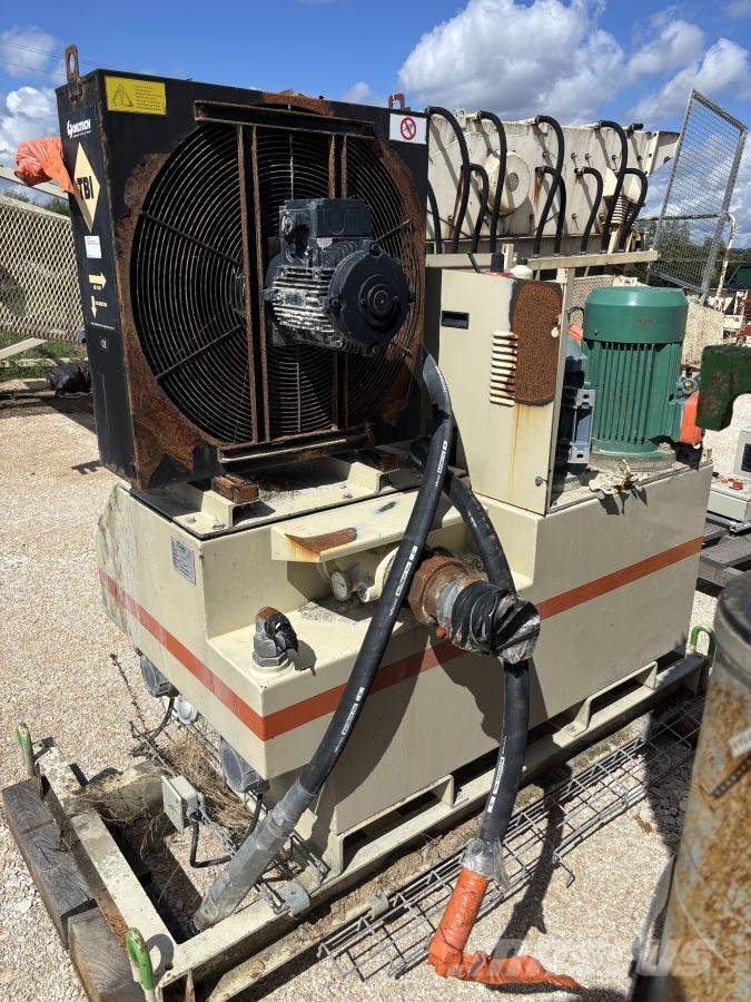 Metso Broyeur giratoire HP 200 Фрезерні і шліфувальні верстати