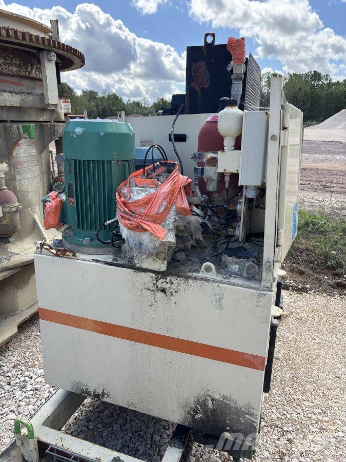 Metso Broyeur giratoire HP 200 Фрезерні і шліфувальні верстати
