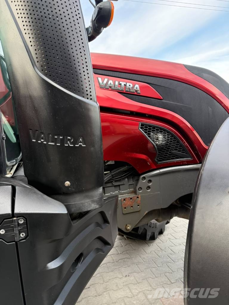 Valtra T 214 D Traktory