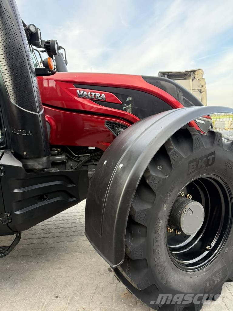 Valtra T 214 D Traktory