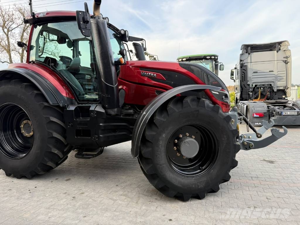 Valtra T 214 D Traktory