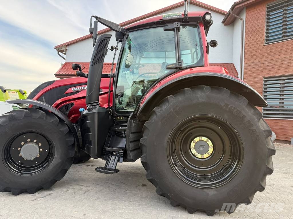 Valtra T 214 D Traktory