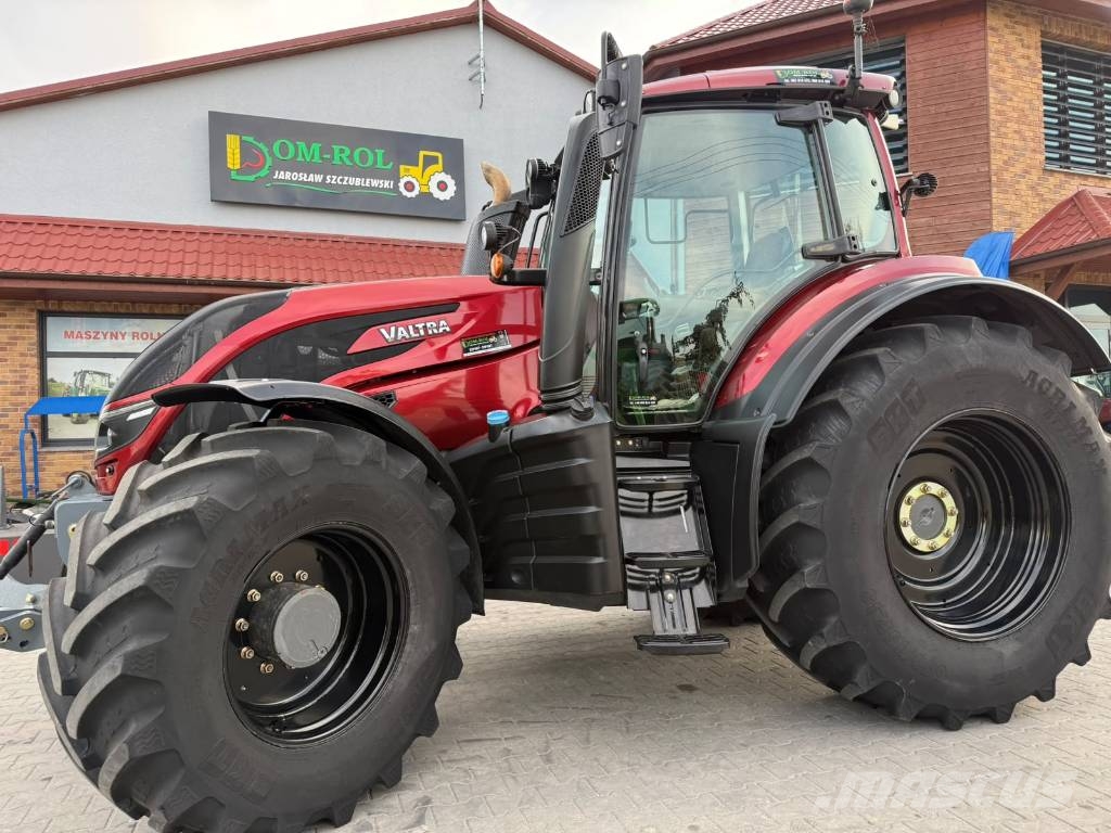 Valtra T 214 D Traktory