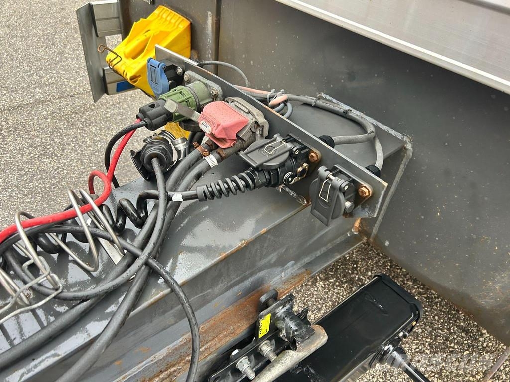 HFR KK18 + BOX HEATING + 2 AXLE + LIFTING AXLE Furgoonhaagised