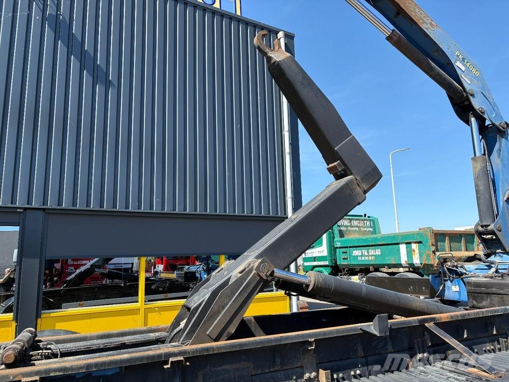 MAN LE 220 B + PALFINGER PK 14080 - 3X EXT + HOOK ARM Rol kiper kamioni sa kukom za podizanje tereta