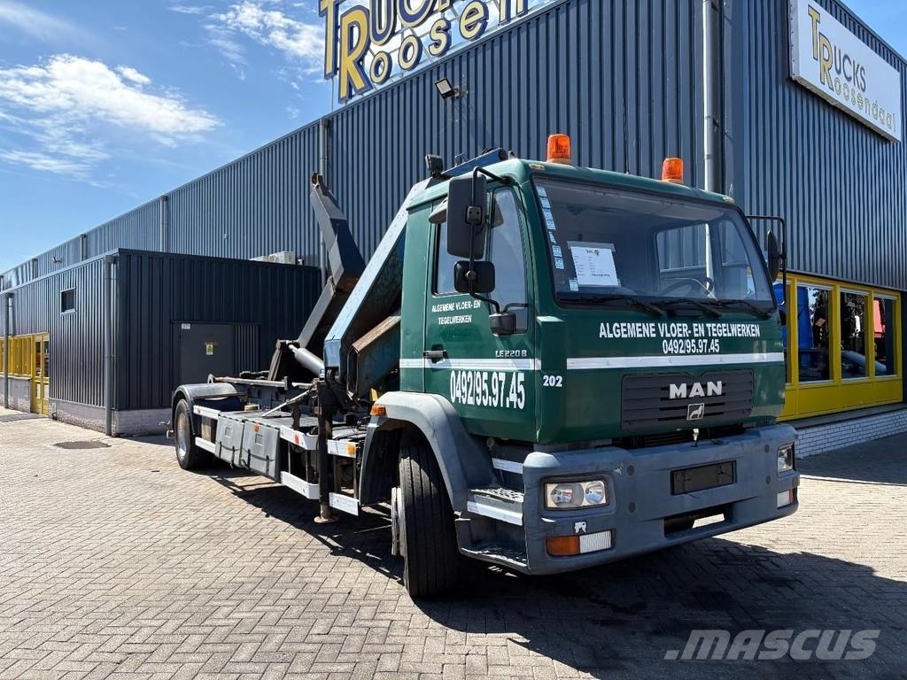 MAN LE 220 B + PALFINGER PK 14080 - 3X EXT + HOOK ARM Rol kiper kamioni sa kukom za podizanje tereta