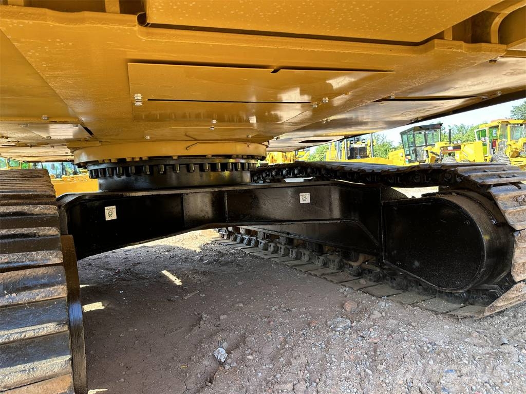 CAT 325 Гусеничні екскаватори